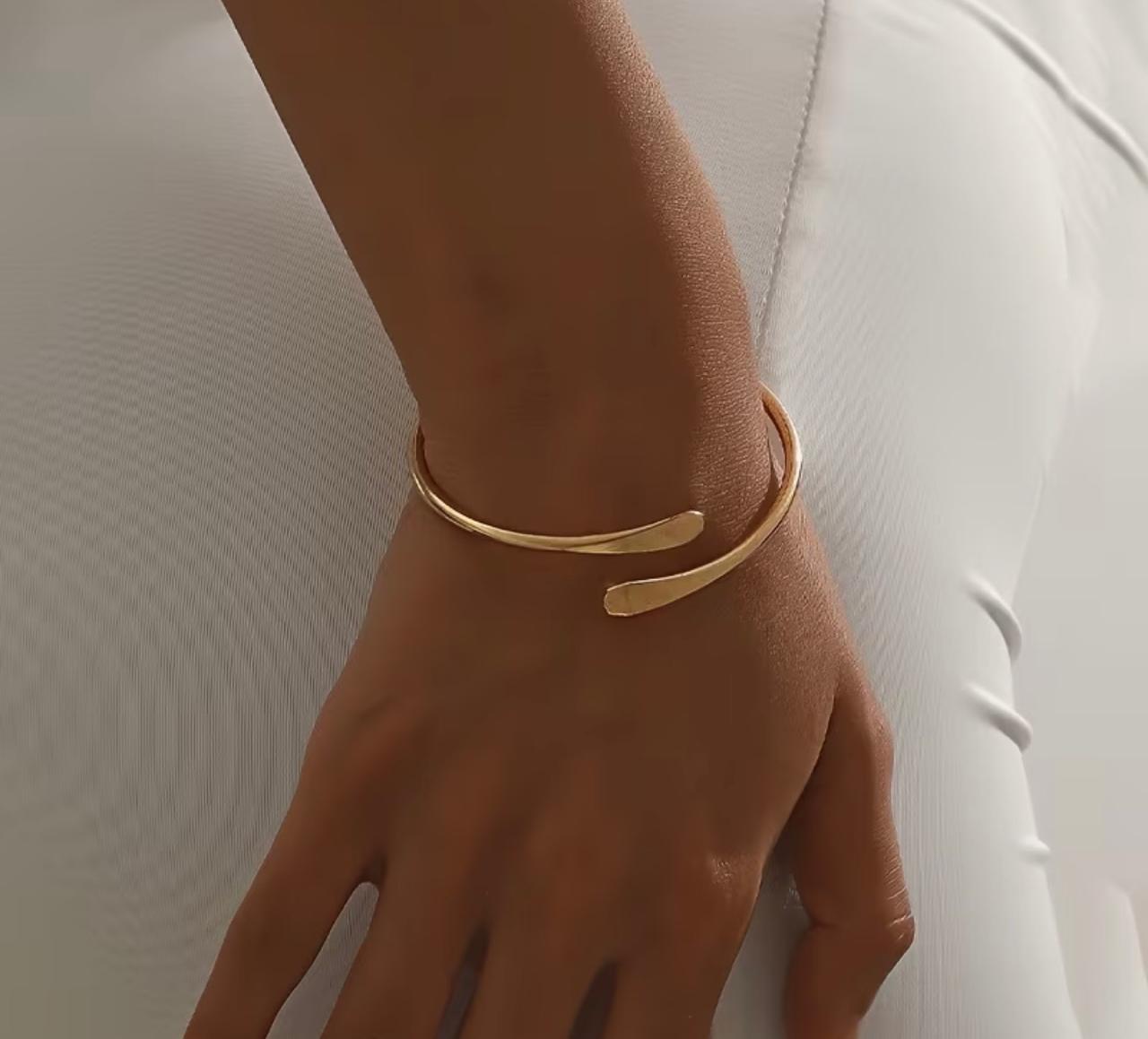 Rose Gold Spiral Cuff Bangle – Enchanted Elegance